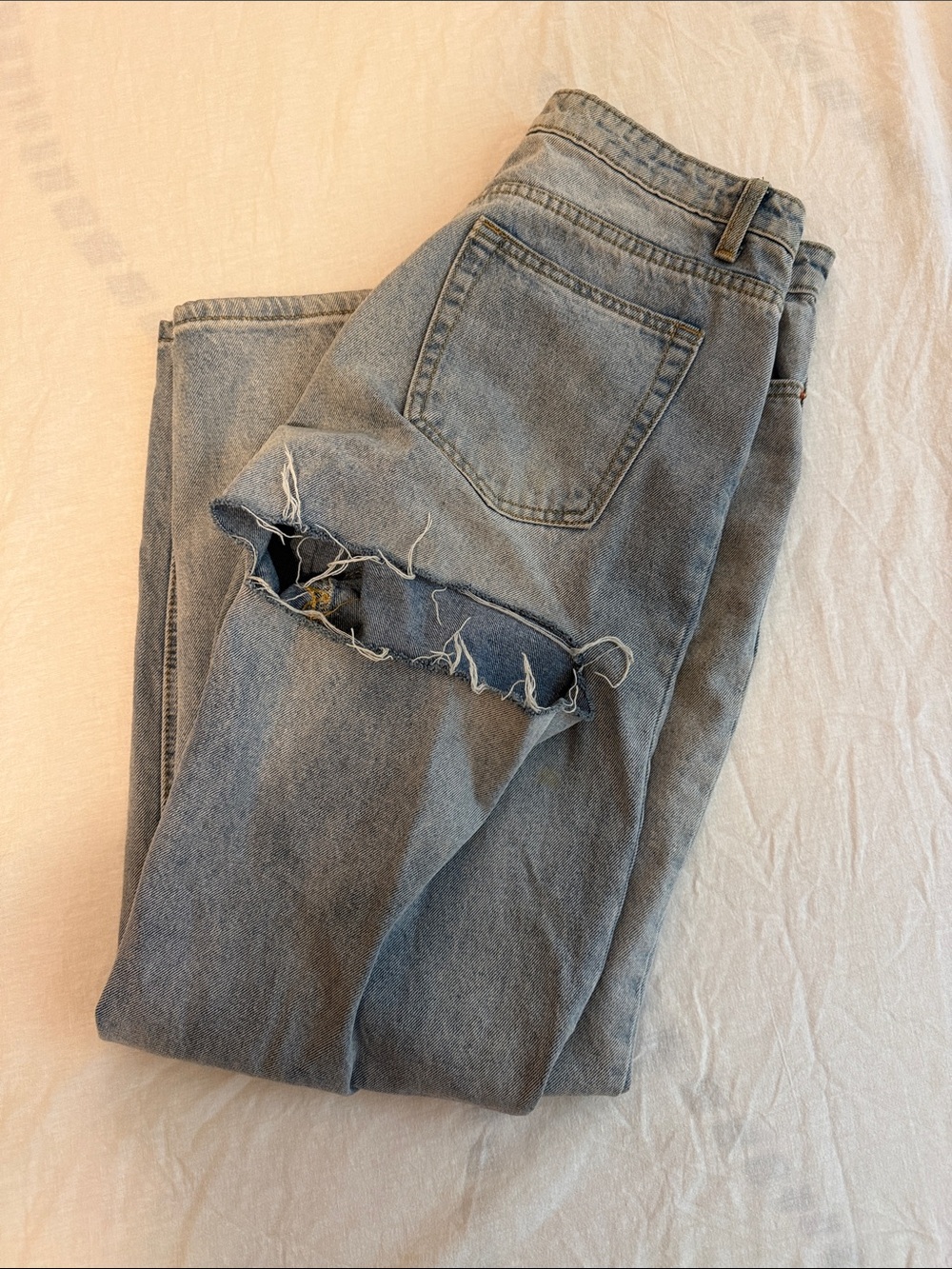 PrettyLittleThing Light Blue Boyfriend Jeans with Knee Rips